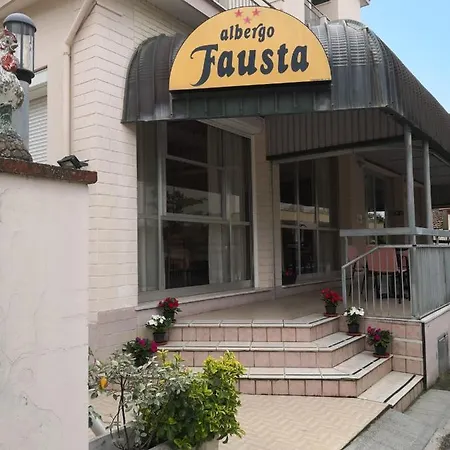 Fausta Hotell 3*